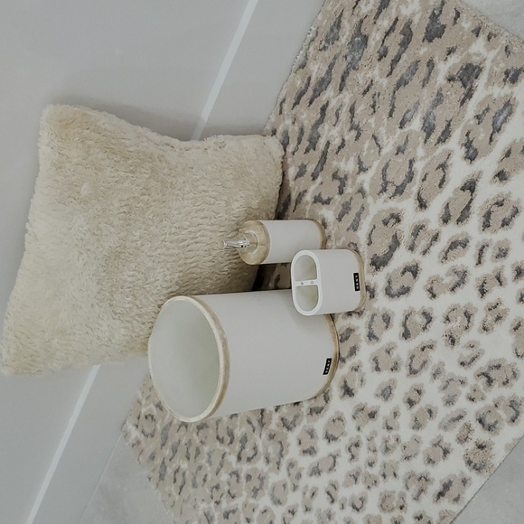 DKNYC Bath Dkny Bundle Trash Bin Soap Pump Toothbrush Holder Shique